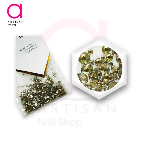 تصویر  دیزاین نگین مختلط ناخن سبز