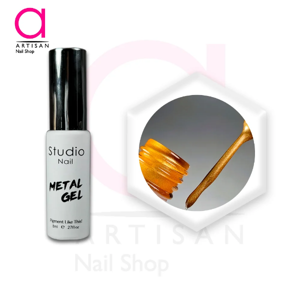 تصویر  دیزاین متال ژل ناخن طلایی استودیو Studio