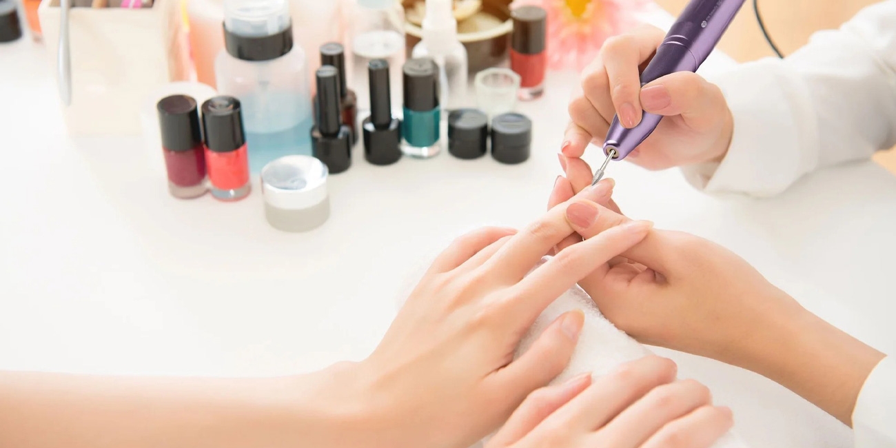 مهم‌ترین نکات سوهان برقی ناخن که هر ناخن‌کار حرفه‌ای باید بداند