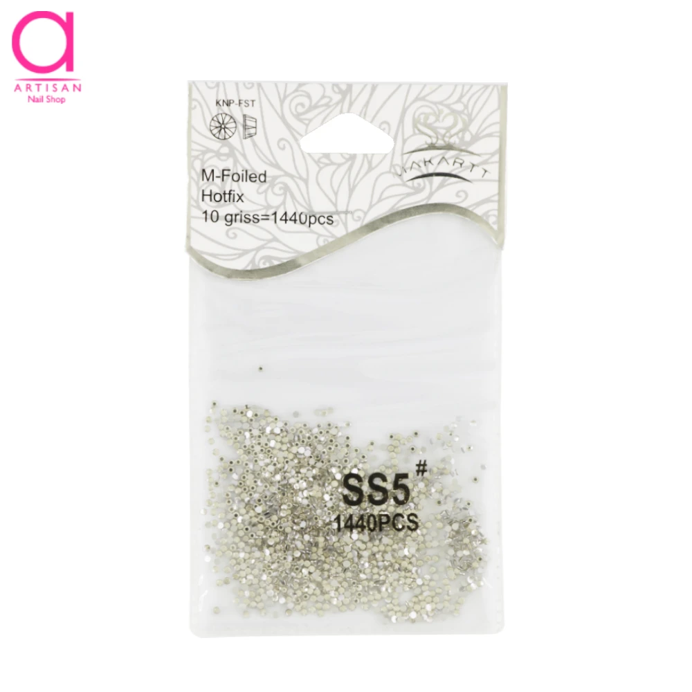 تصویر  دیزاین نگین ریز ناخن نقره ای